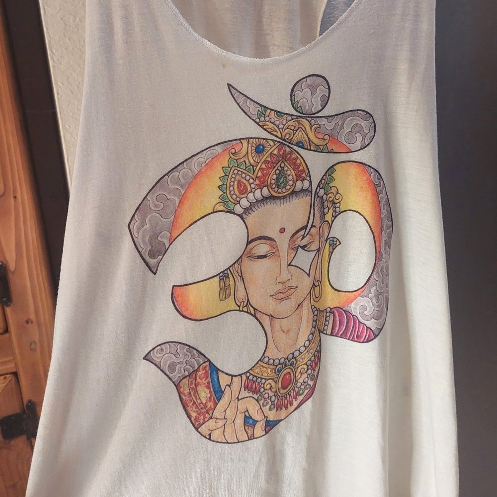 White 'om' racerback tank top